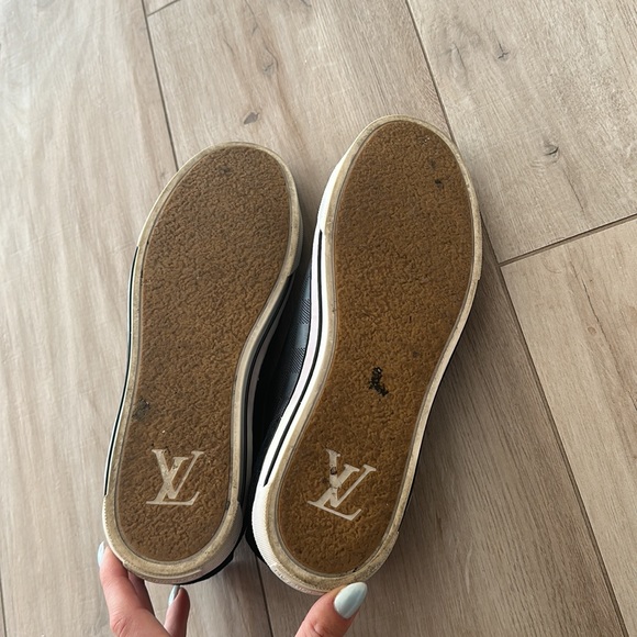 Men’s Leather Louis Vuitton Sneakers (9) - Picture 5 of 5